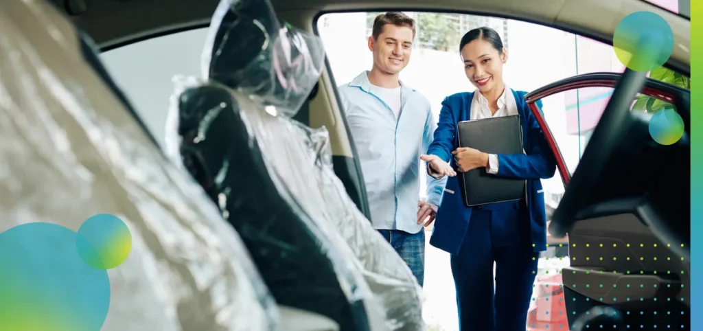 Manager showing a car's interior.